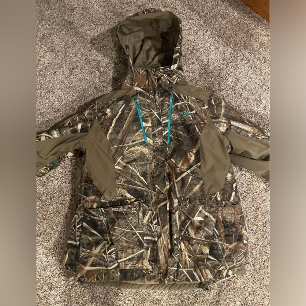 XL cabelas women’s hunting coat.  Very warm.  Only worn twice.